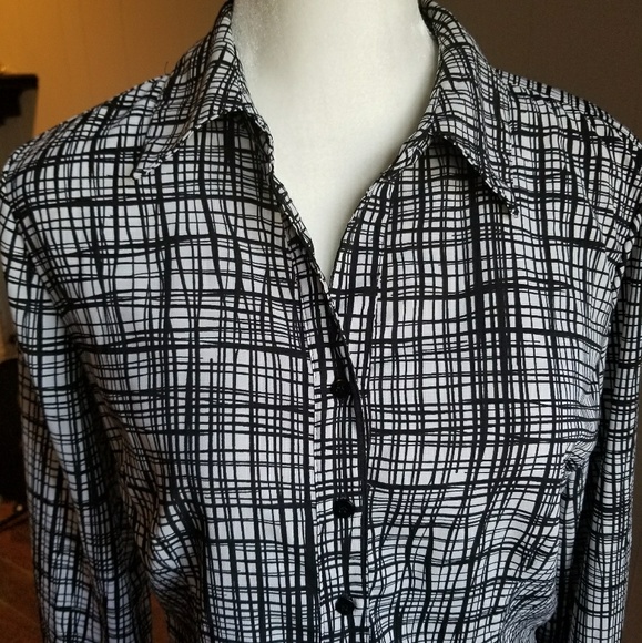 Long sleeved black and white button down top - Picture 3 of 7